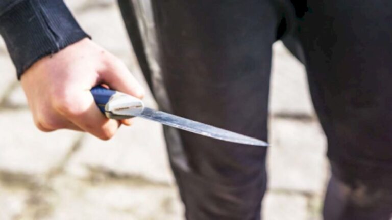 Un joven fue apuñalado en un asalto: detuvieron a uno de los autores y buscan a su cómplice