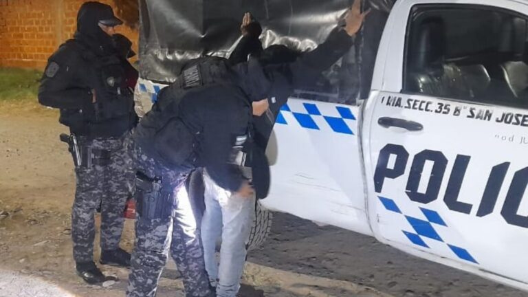 Robó un automóvil, apuñaló a una mujer y cuando quería escapar fue reducido