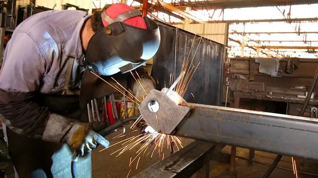 Industria: el costo de la producción se disparo un 25% en dólares