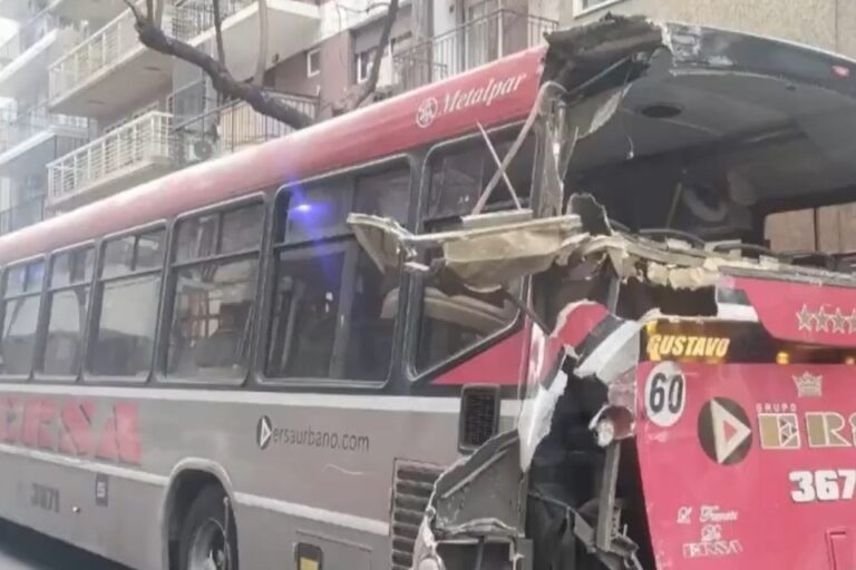 Chocaron dos colectivos en Belgrano:el SAME atiende a los pasajeros heridos
