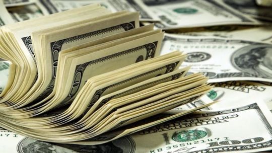 Alejandro Barros: La gente se volcó al dólar ante la tasa de interés negativa