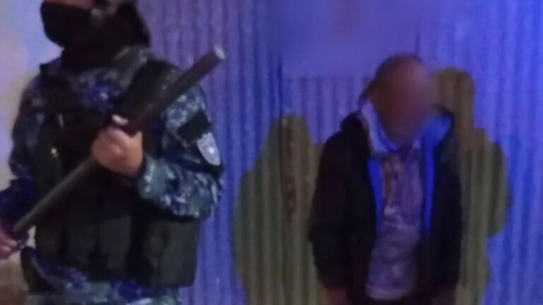 Vecinos y policía rescatan a adulto mayor víctima de violencia familiar