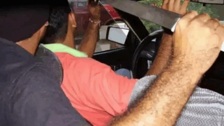 Dos pasajeros golpearon a un remisero y lo atacaron con un arma blanca