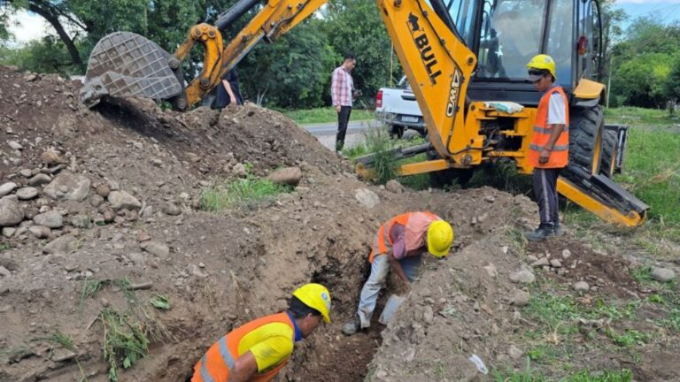 Crece el malestar por cortes y pérdidas de agua en Monterrico