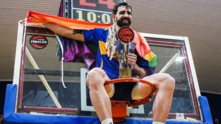 El mensaje de inclusión y la bandera LGBT, presentes en los festejos del bicampeonato de Boca