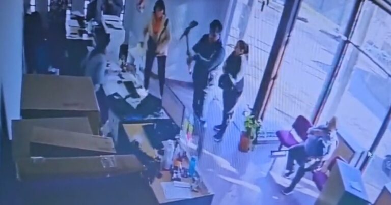 Un hombre destrozó la oficina de la empresa estatal de energía de Santa Fe tras reclamar por un artefacto quemado