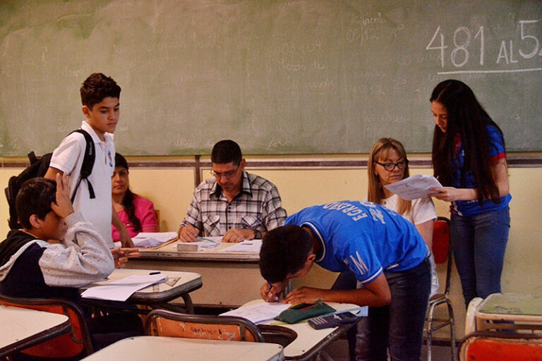 Estabilidad laboral: comenzaron a titularizar docentes de modalidades de Nivel Secundario