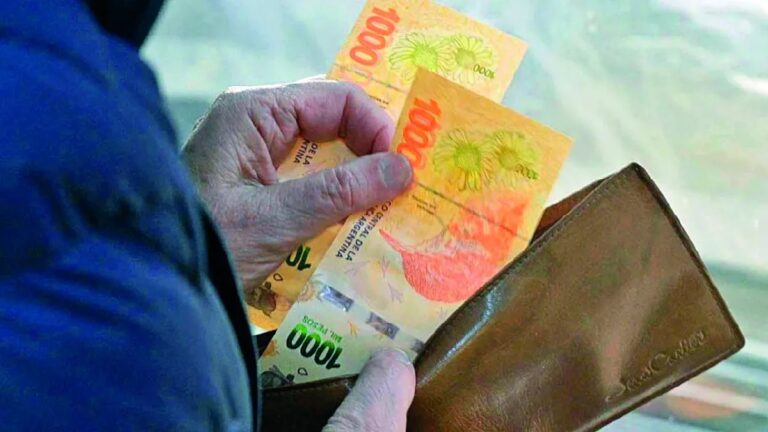 Según el INDEC, los salarios subieron 3% en mayo y le ganaron a la inflación