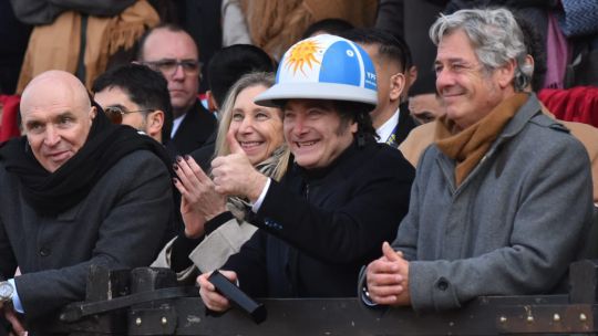 Las mejores fotos que dejaron el presidente Javier Milei y sus ministros en su paso por la Rural en Palermo