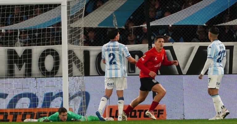 Estudiantes le ganó a otra floja versión de Racing, que volvió a perder en Avellenada y no muestra señales de recuperación