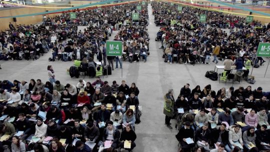 Escándalo en residencias médicas: suspenden exámenes por presuntas irregularidades