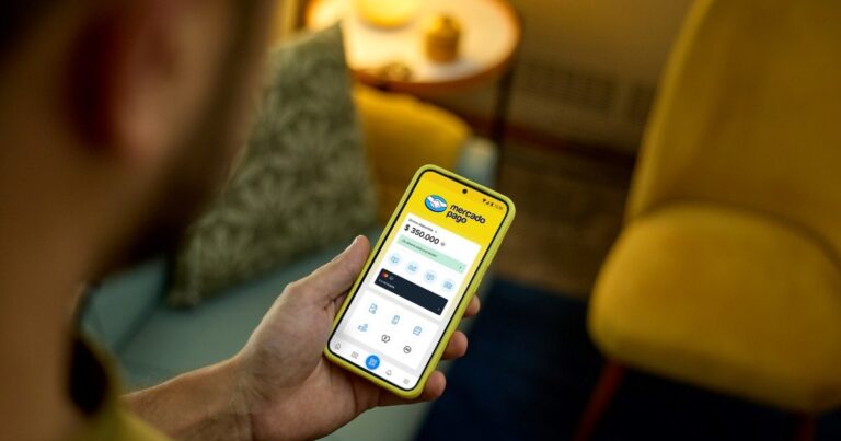 Otra disputa con los bancos: Mercado Pago permite comprar dólares oficiales y paga intereses