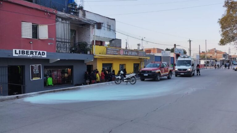 Explosión de una garrafa y principio de incendio en Palpalá dejó un hombre herido