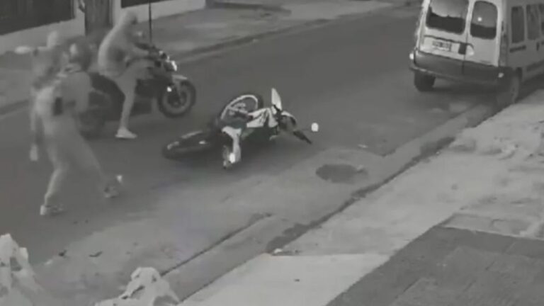 Bajo amenazas con un arma de fuego, motochorros robaron una motocicleta
