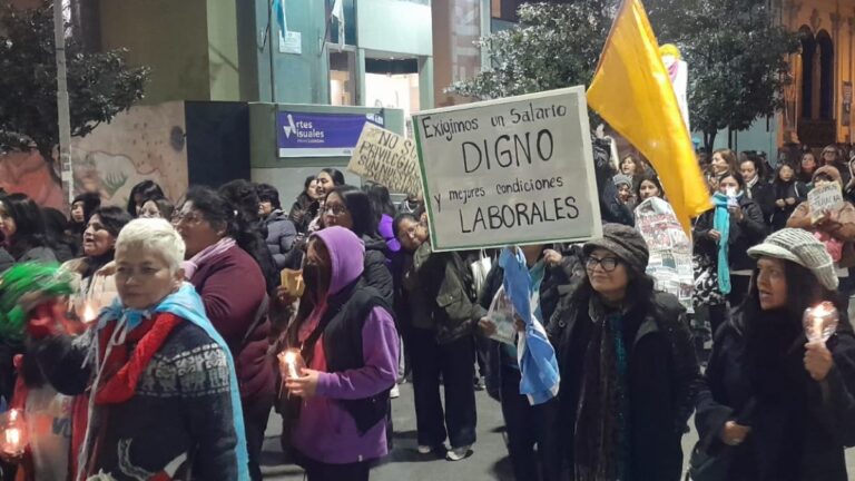 Docentes jujeños volvieron a expresar su malestar en las calles