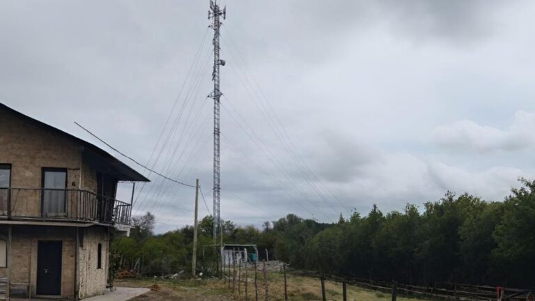 Aguas Calientes sin señal: robaron las baterías de una antena de telefonía