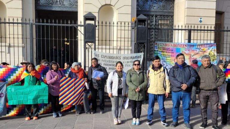 No se rinden: comunidades volvieron a pedir la entrega de títulos de sus tierras