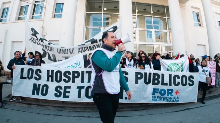 Más reuniones del gobierno y más rechazo gremial: profesionales van a paro