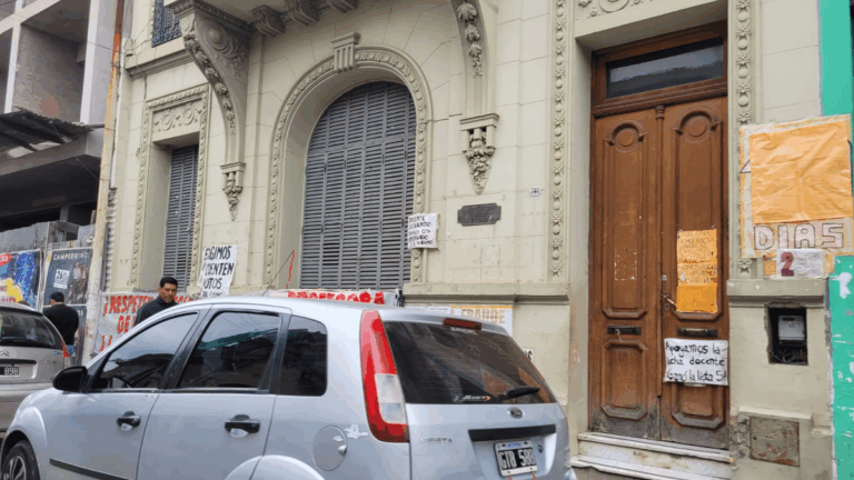 Docentes de ADEP levantaron la carpa pero su lucha continúa