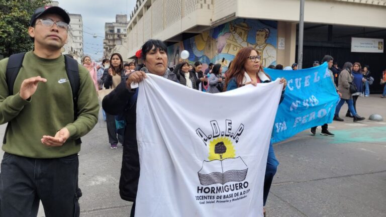 Luego de cumplir tres días de paro, docentes comienzan a delinear nuevas protestas