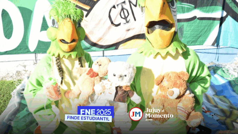 Un gesto que inspira: alumnos del Colegio de Comercio N1 «Antonio Casas» transforman la hinchada en una marea solidaria de peluches