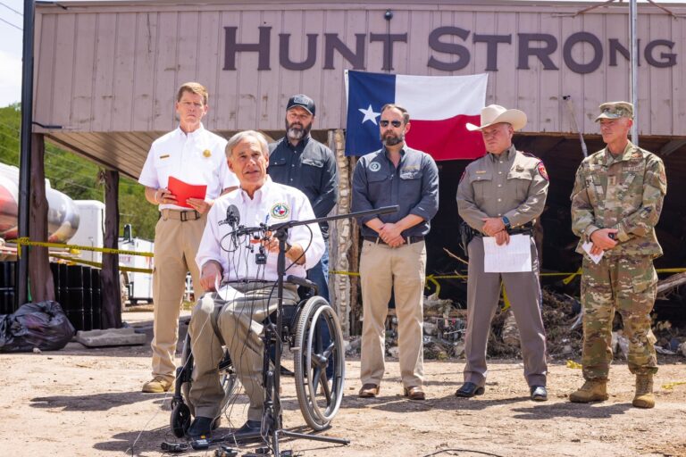 Las leyes firmadas por Greg Abbott que entran en vigor el 1 de septiembre y benefician a estas personas en Texas