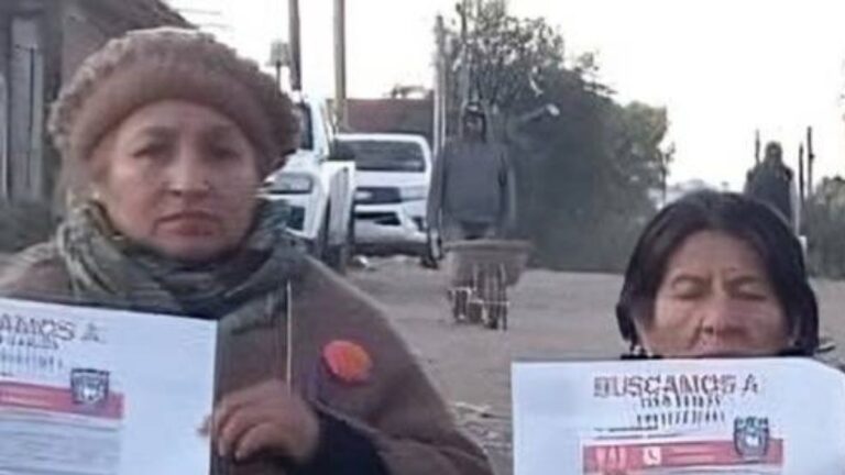 Inquietante foto: mientras buscaban a Juan González, apareció un hombre con una carretilla