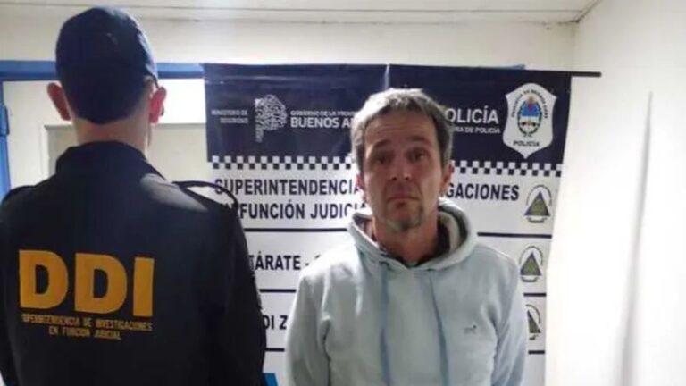 La imagen que impacta: Claudio Contardi, esposado tras recibir 19 años de prisión