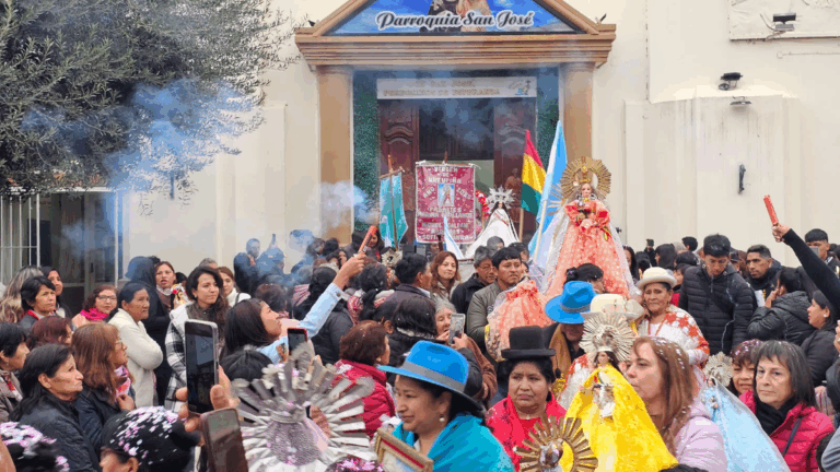 Masiva participación en las honras a la Virgen de Urkupiña en Perico y Palpalá