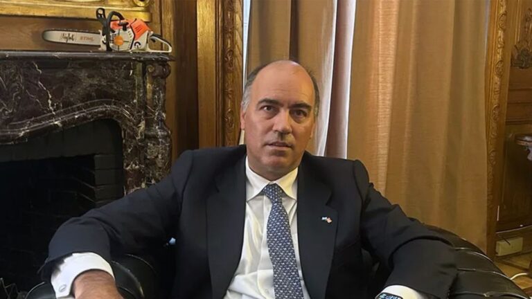 Para recordar a José de San Martín, el embajador en España gritó «Viva el rey!»