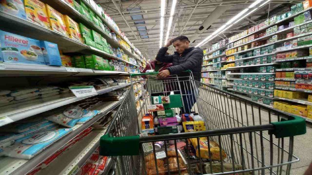 Un supermercado bajó los precios de todos sus productos y desata una guerra comercial