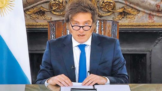 Milei usó la película de Francella para «dejar de insultar»: parásitos, hipócritas, zombies, termos, resentidos, ignorantes