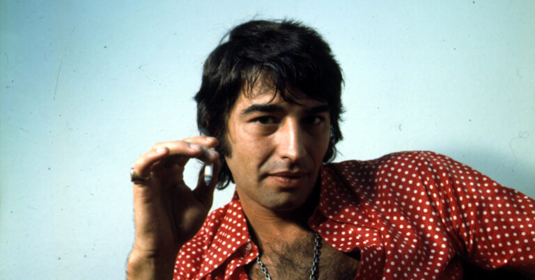 Sandro cumpliría 80: dónde ver su serie, el documental y revivir al Gitano hoy