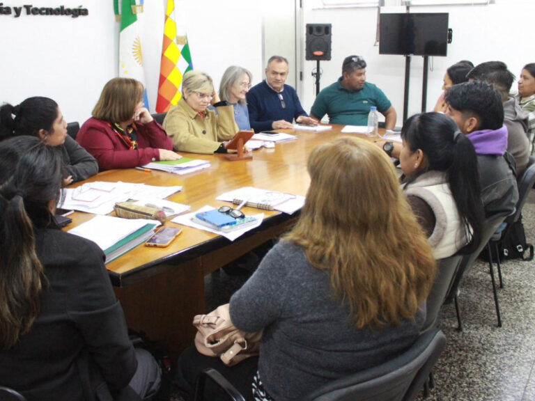 Educación y el IDACh avanzan en acciones que fortalecen la educación bilingüe intercultural