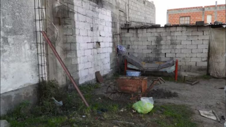 Comienzan las tareas de excavación en la casa Matías Jurado, el presunto asesino serial