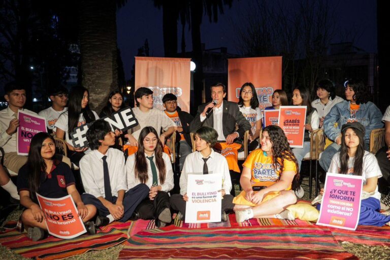 Sadir participó del lanzamiento de la campaña anti bullying No seas parte del daño