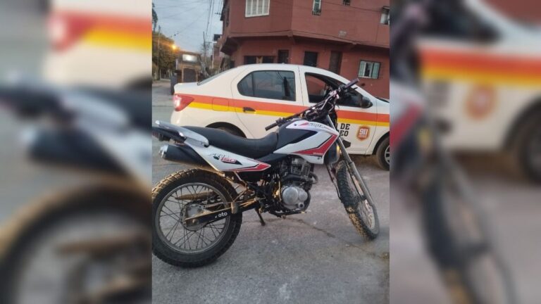 Persecución y detención de dos personas en el barrio Mariano Moreno