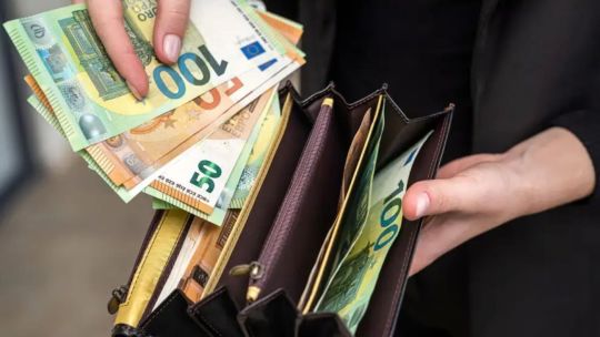 A cuánto cerró el euro blue este lunes 25 de agosto