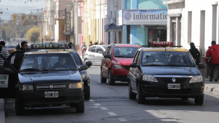 En medio del conflicto con aplicaciones, vuelven a pedir taxis compartidos para Alto Comedero