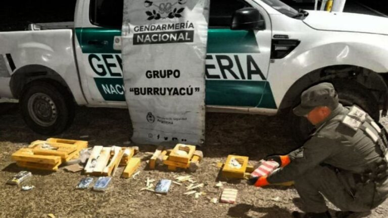 Salieron de Jujuy con 4 kilos de cocaína ocultos en bancos y una mesa de madera