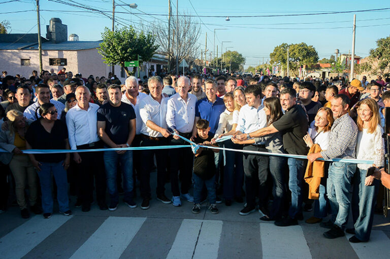 El pavimento llegó a la calle Tránsito Cocomarola: Hoy cumplimos un sueño muy esperado por los vecinos