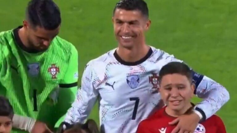 La emoción del chico que acompañó a Cristiano Ronaldo en Portugal vs Armenia