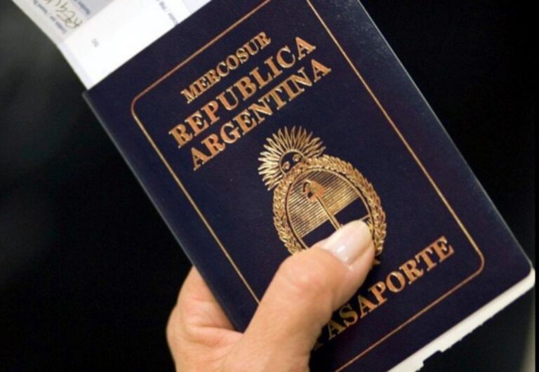 Alerta pasaportes: piden devolver una serie por una falla invisible en la tinta y cómo saber si te afecta