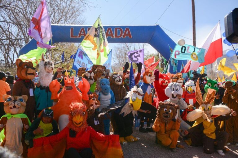 Marco imponente en la Quebrada para Primavera en las Alturas