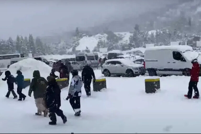 Bariloche, sin clases por la nieve