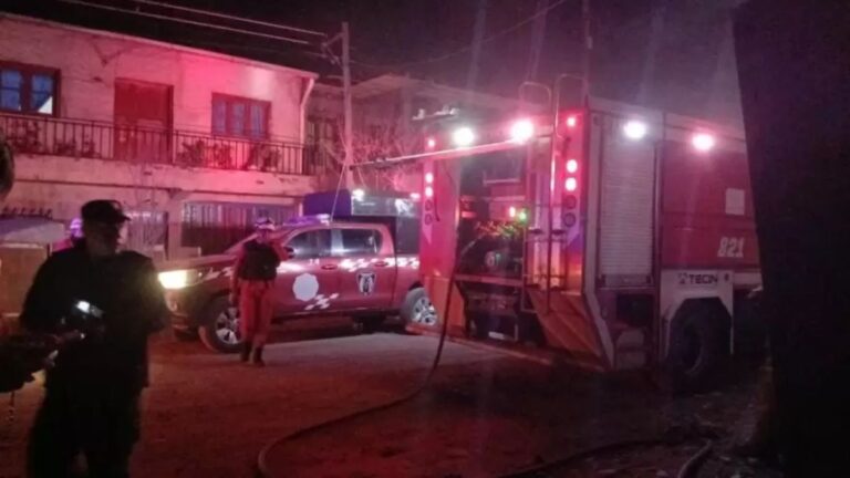 Encontró a su ex pareja con nueva novia y le prendió fuego la casa