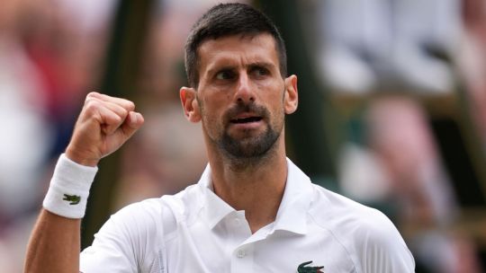 Novak Djokovic dejó Serbia y se exilió en Grecia tras ser acusado de «traidor» por el presidente