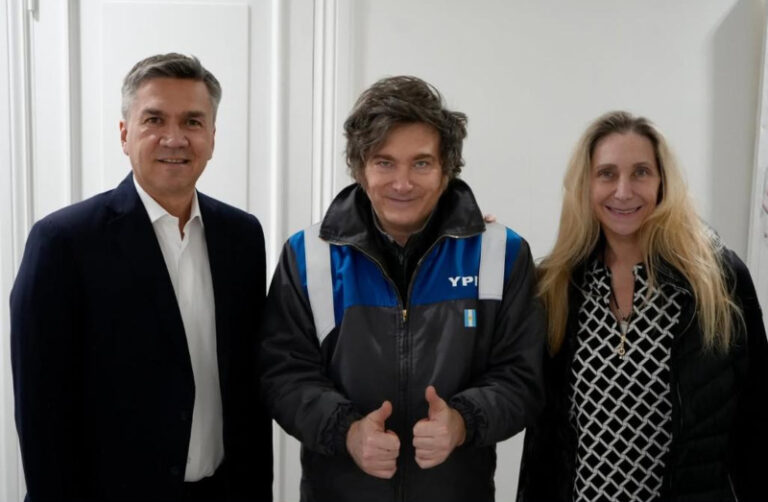 El gobernador Zdero fue recibido por Javier y Karina Milei en Olivos
