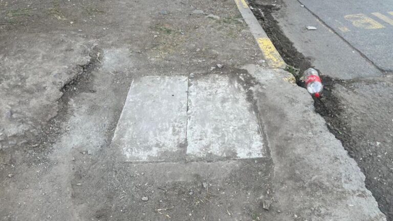 Después de un año de pedidos, taparon el pozo en barrio Santa Rita