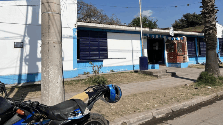 Inseguridad y consumo en barrio Malvinas, a metros de la comisaría